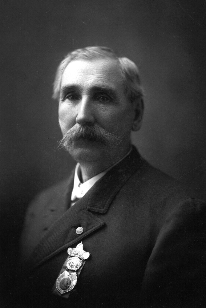 DAKOTA IMAGES | William V. Lucas DAKOTA IMAGES | William V. Lucas